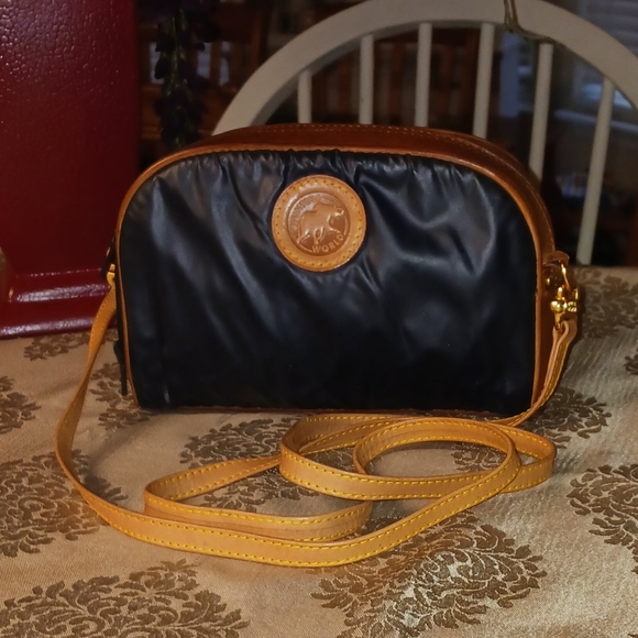 Hunting World Vintage Crossbody Bag Navy Blue/Tan Authentic with certificate - Picture 2 of 16